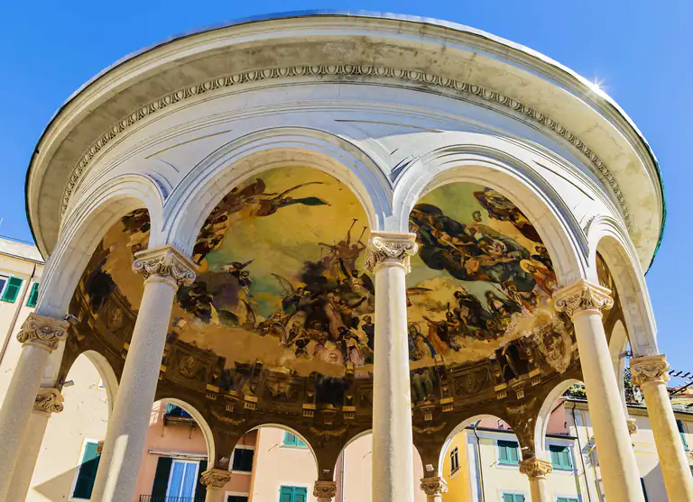 Chiosco della musica con la cupola affrescata a Rapallo