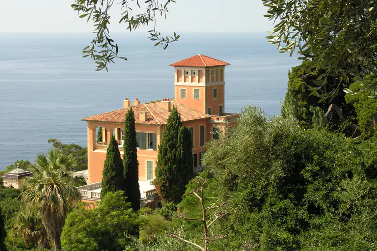 Villa Hanbury tra la vegetazione mediterranea affacciata sul mare