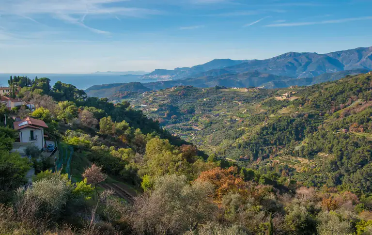 Natura e colline verdi attorno a Seborga