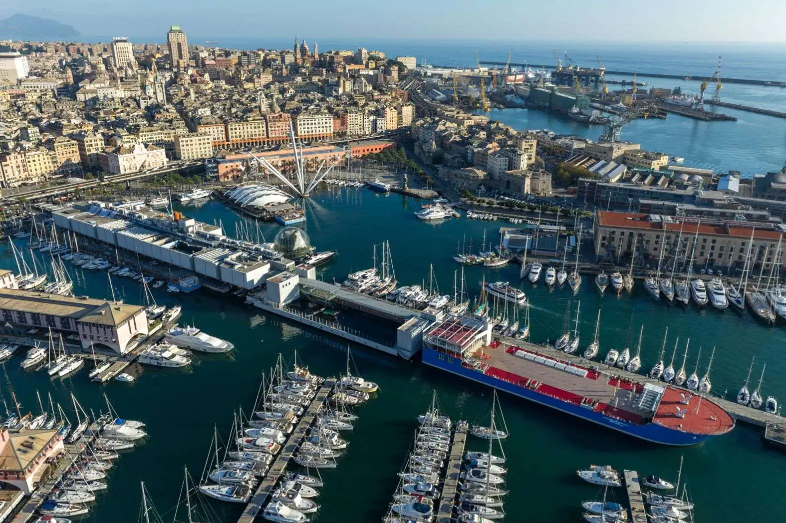 Porto Antico und Aquarium von Genua von oben