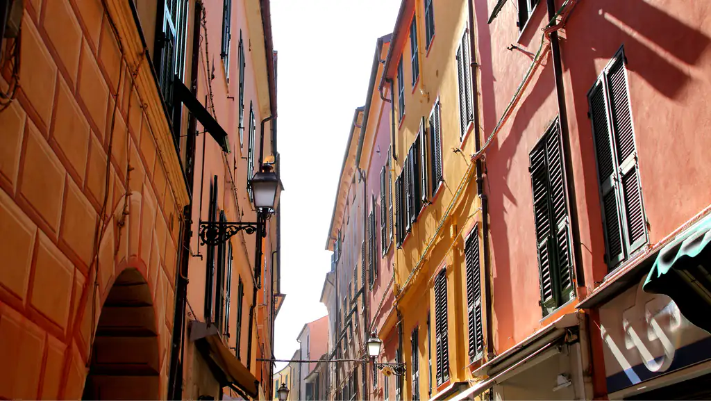 Il Budello, la via dello shopping di Alassio