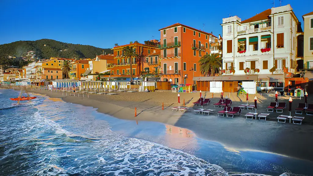 Spiaggia di Alassio con le case colorate