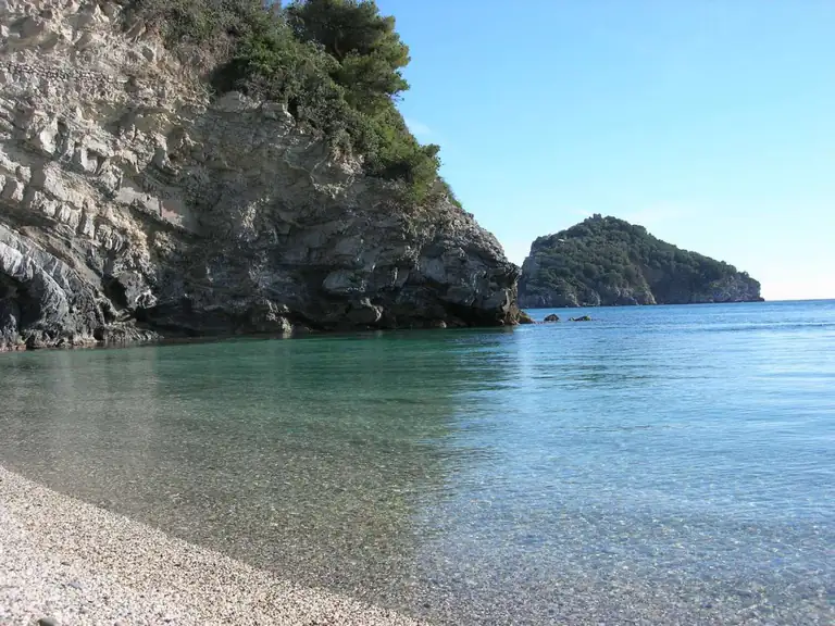 Spiaggia e scogliera di Bergeggi