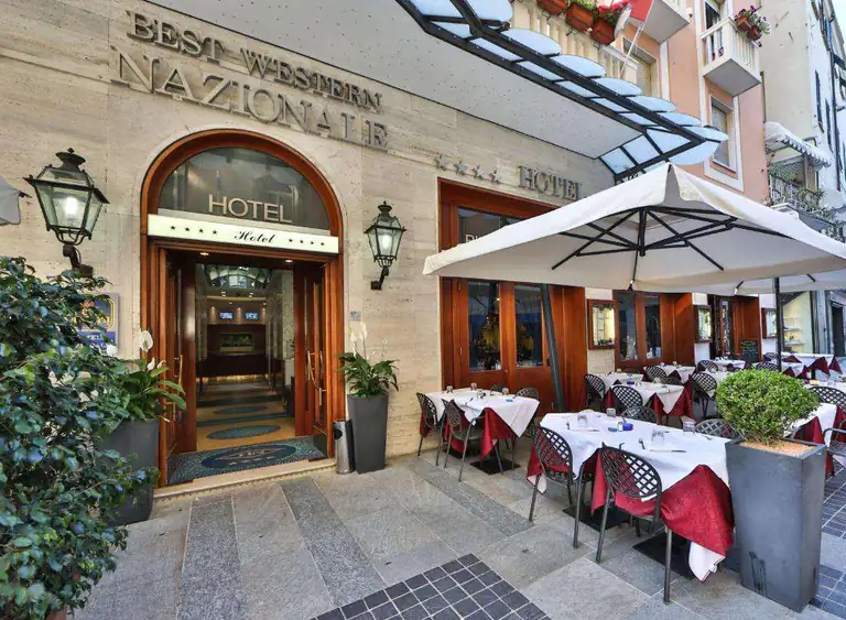 Ingresso e dehors del Best Western Hotel Nazionale