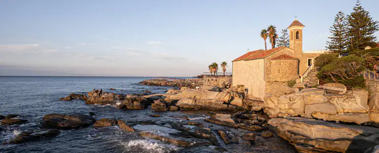 Sant'Ampelio e la scogliera di Bordighera al tramonto