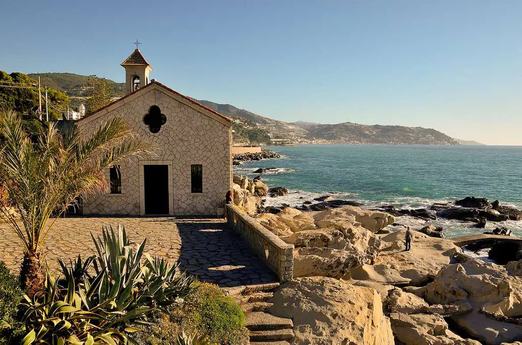 Église Sant'Ampelio à Bordighera