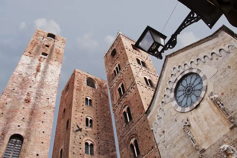 Cattedrale di San Michele Arcangelo e torri di Albenga