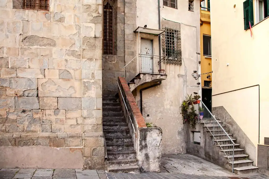Vicoli e scalinate del centro storico di Riomaggiore