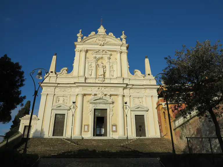Facciata barocca della chiesa di San Giacomo di Corte a Santa Margherita Ligure