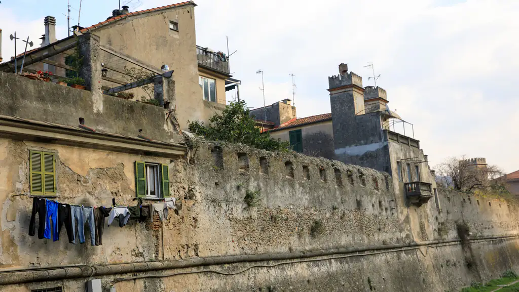 Case e mura medievali di Finalborgo