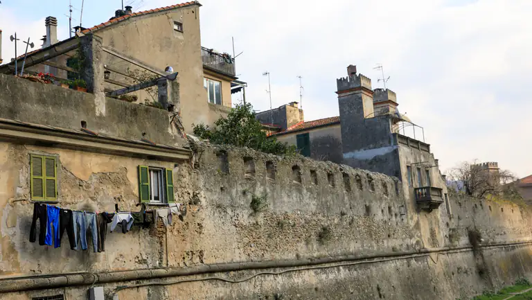 Case e mura medievali di Finalborgo