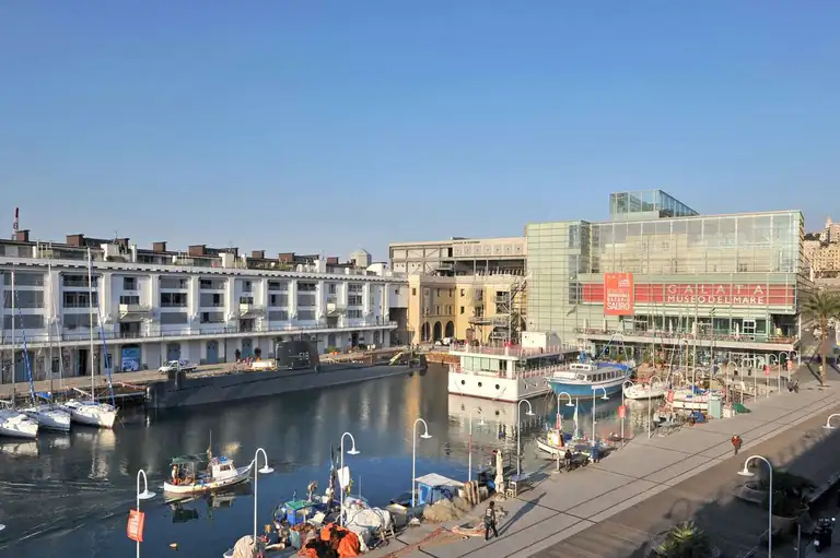 Darsena di Genova vicino al Galata Museo del Mare