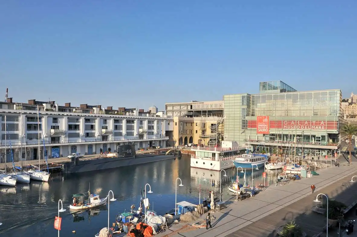 Darsena di Genova vicino al Galata Museo del Mare