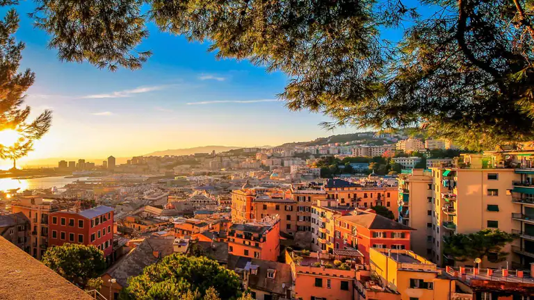 Blick auf Genua bei Sonnenuntergang