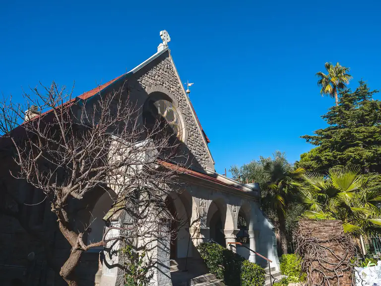 Ex chiesa anglicana in stile neogotico a Bordighera