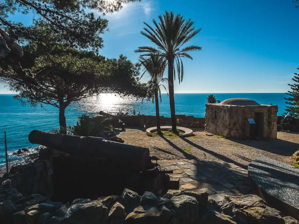 Der Marabutto, eine alte Befestigung am Meer in Bordighera