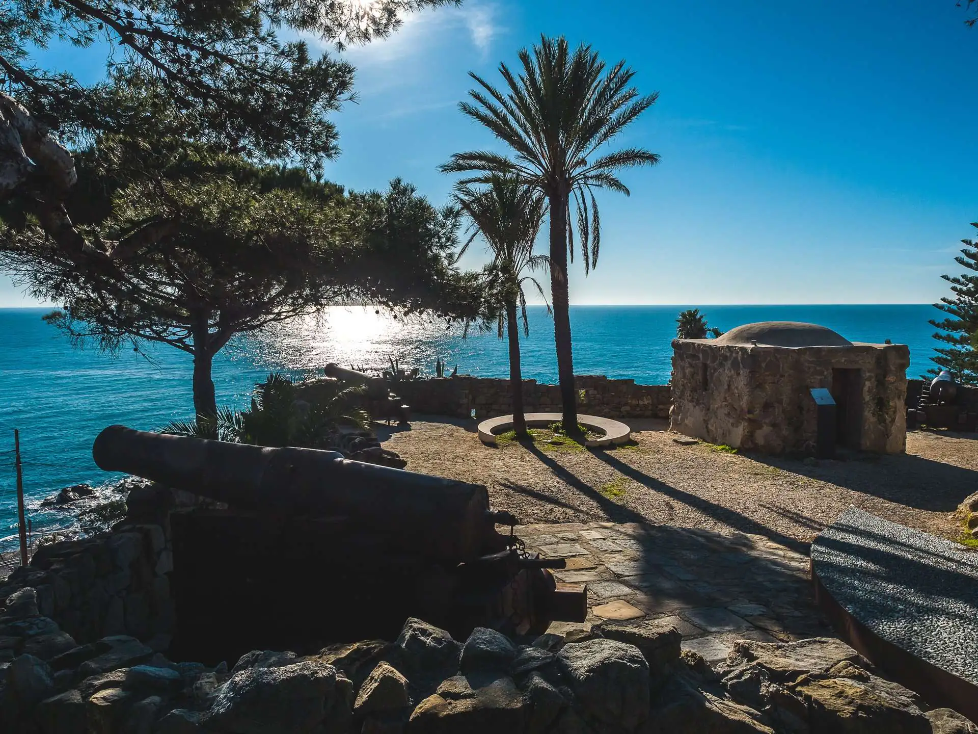 Der Marabutto, eine alte Befestigung am Meer in Bordighera
