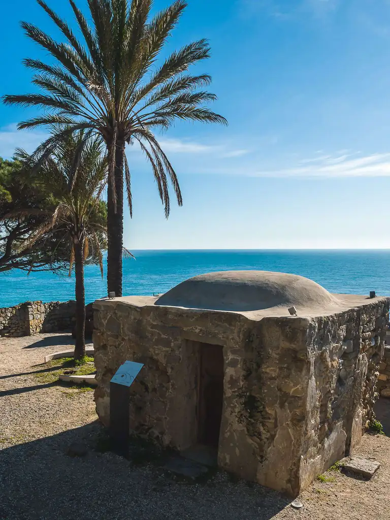 Il Marabutto con la cupola e le palme a Bordighera