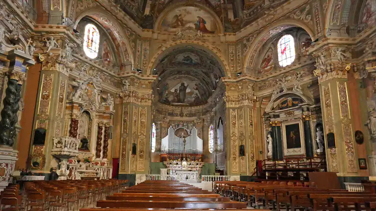 Interno della chiesa dei Santi Nazario e Celso ad Arenzano