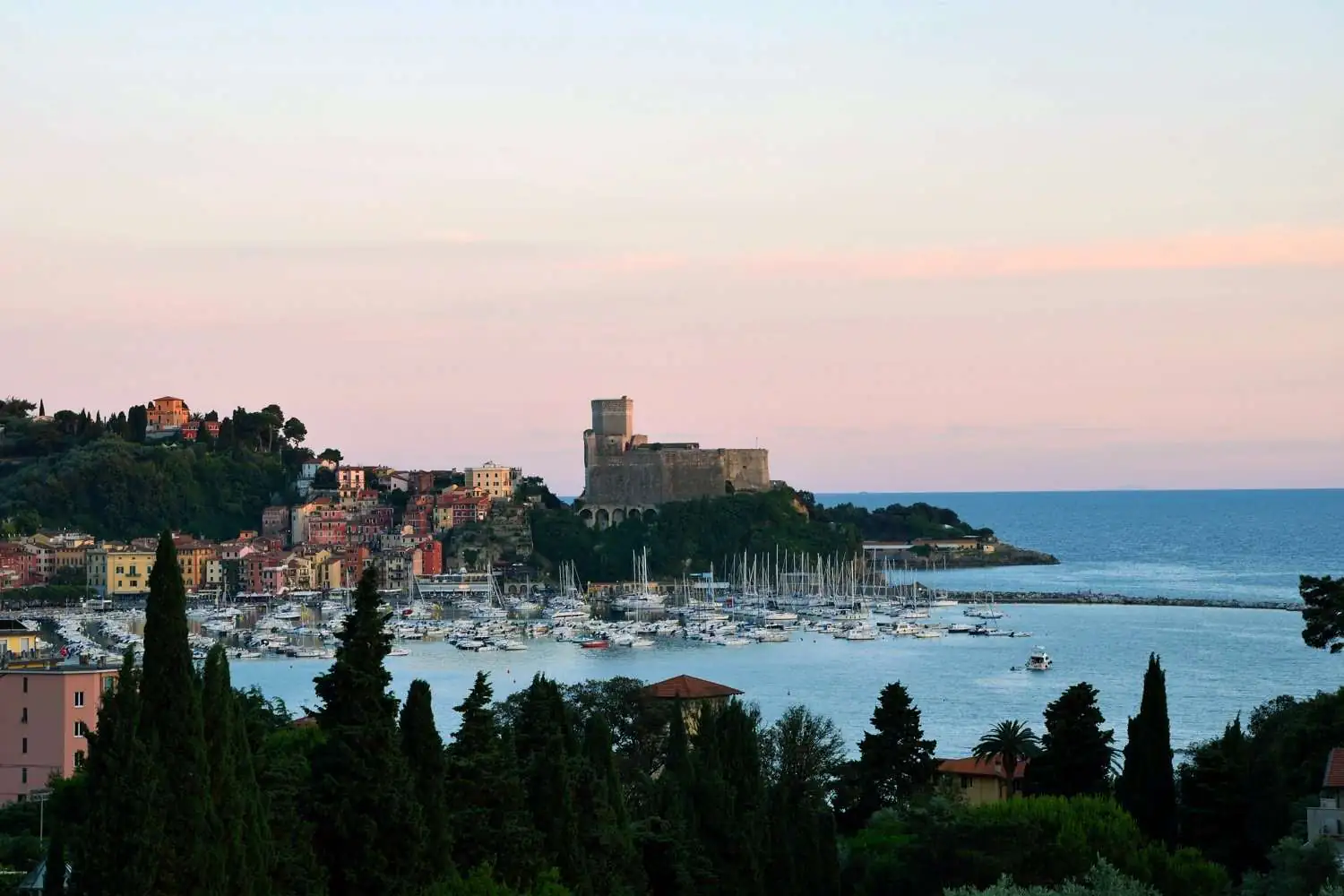 Golfo di Lerici e castello al tramonto