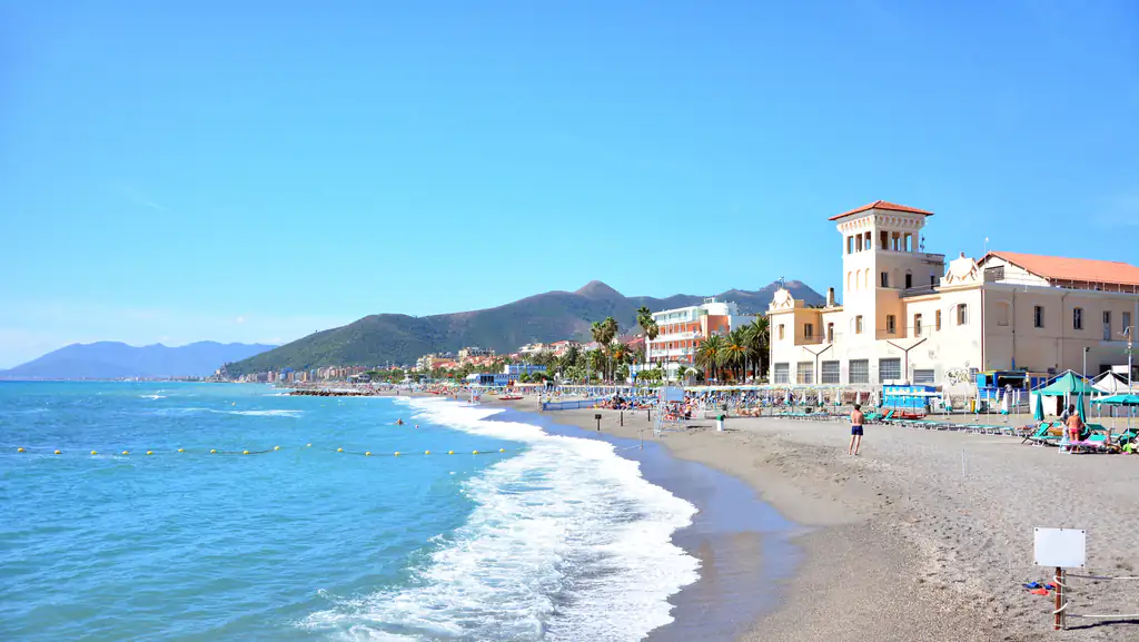 Spiaggia e lungomare di Loano