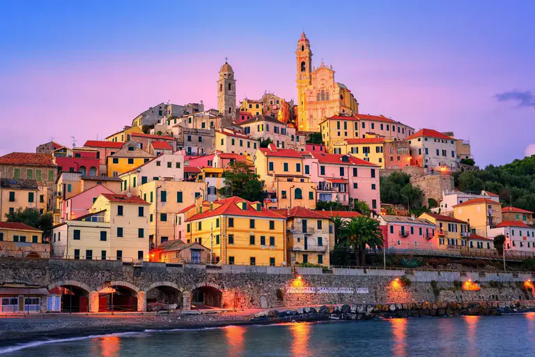 Il borgo di Cervo al tramonto