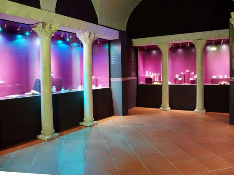 Sala del Museo Magiche Trasparenze ad Albenga