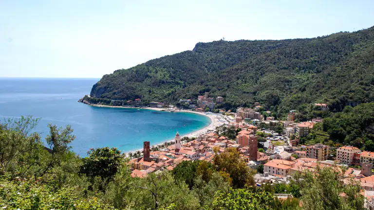 Noli e il promontorio di Capo Noli