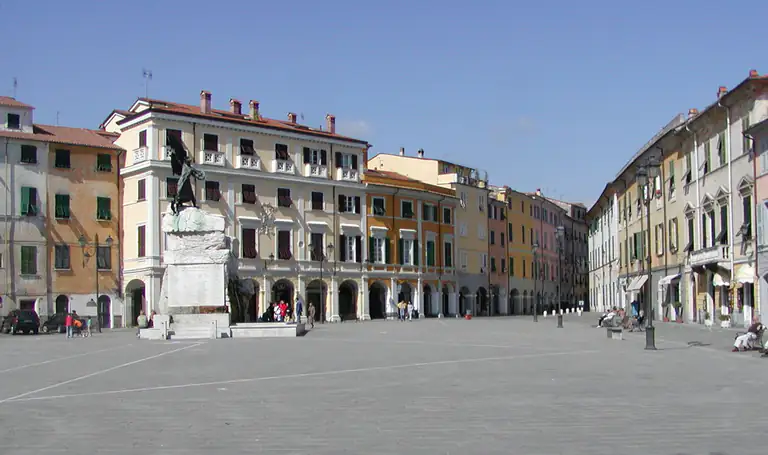 Piazza Matteotti a Sarzana