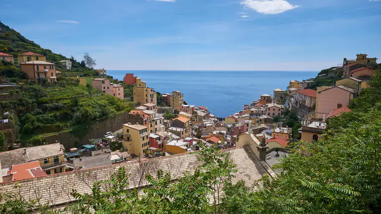 Riomaggiore vom Hügelpfad aus