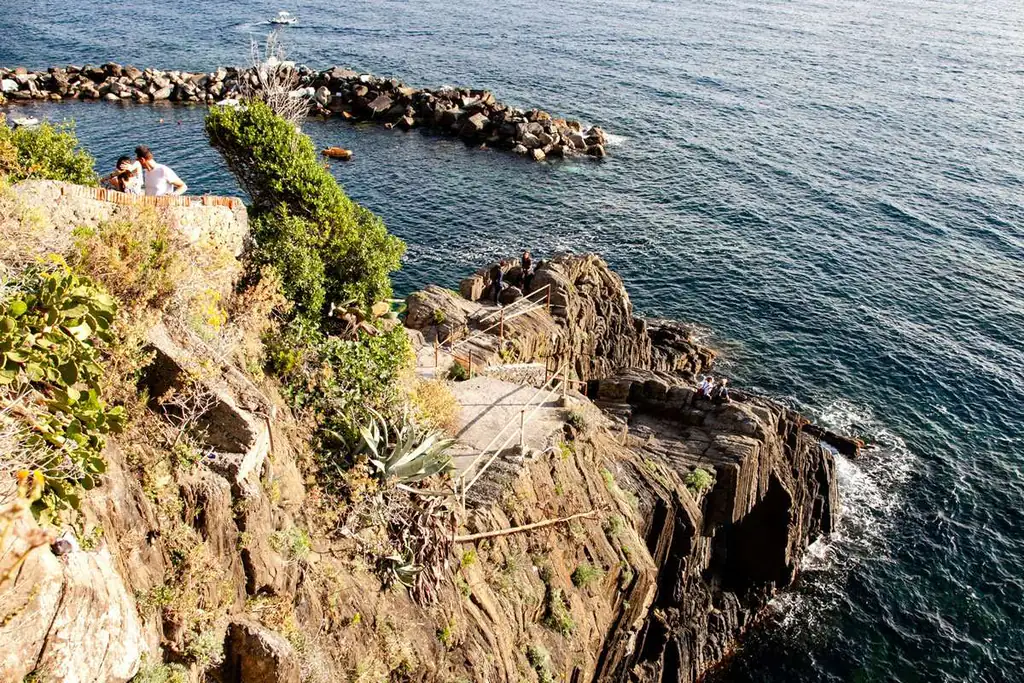 Riomaggiore cliffs