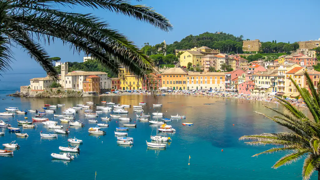 Baia del Silenzio zwischen Palmen in Sestri Levante
