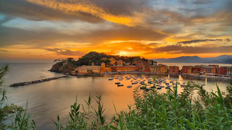 Tramonto infuocato sulla penisola di Sestri Levante