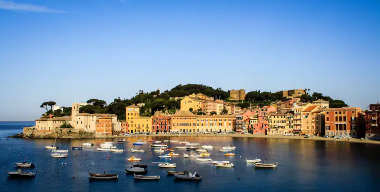 Baia del Silenzio e barche a Sestri Levante