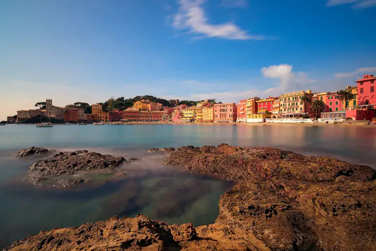 Scogli e case colorate di Sestri Levante