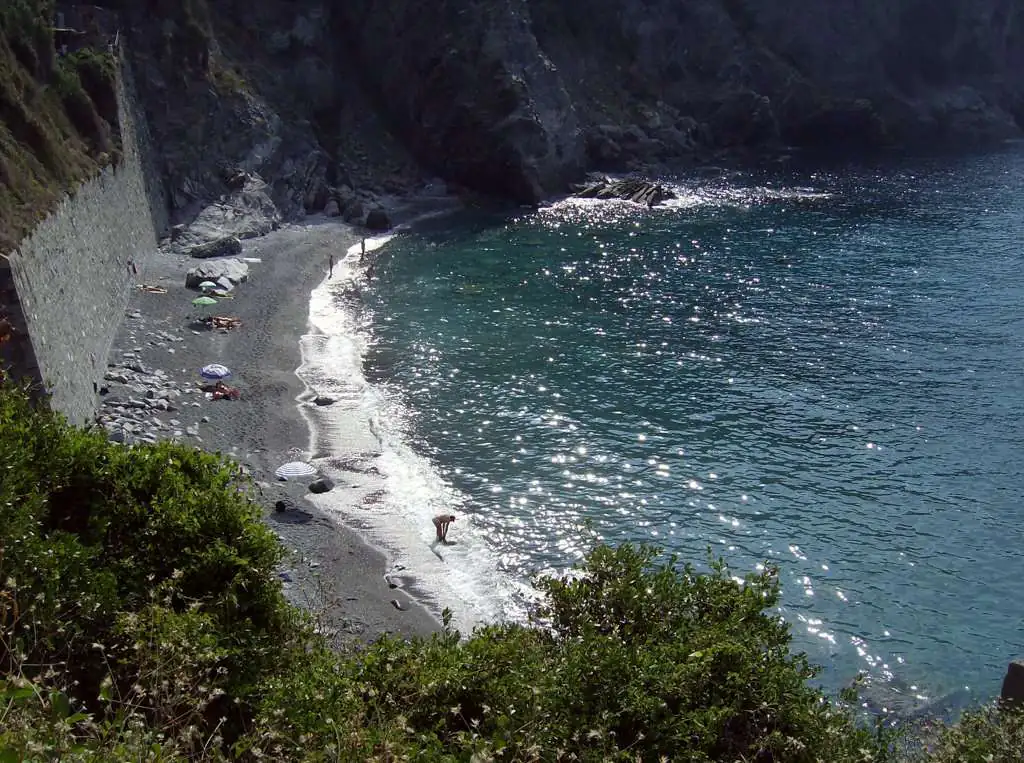 Guvano beach beneath the cliffs of Corniglia