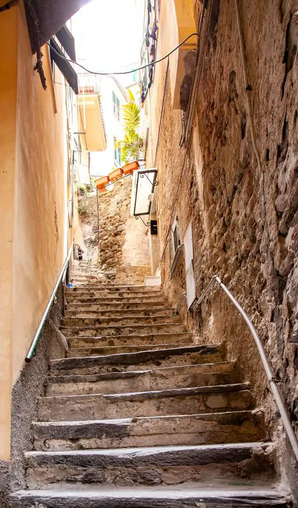 Strette scalinate nel centro storico di Vernazza