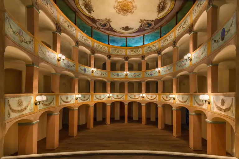 Interno del Teatro Aycardi a Finalborgo