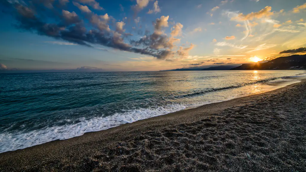 Tramonto sulla spiaggia di Varigotti
