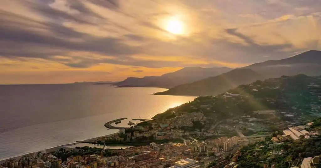 Tramonto sulla costa di Ventimiglia