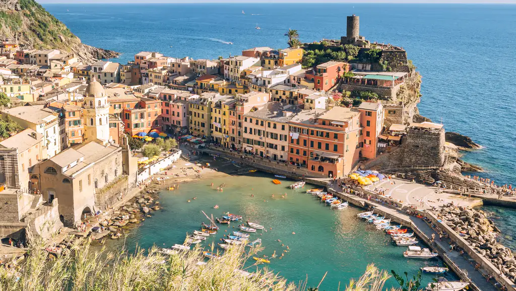 Porticciolo di Vernazza con le case colorate