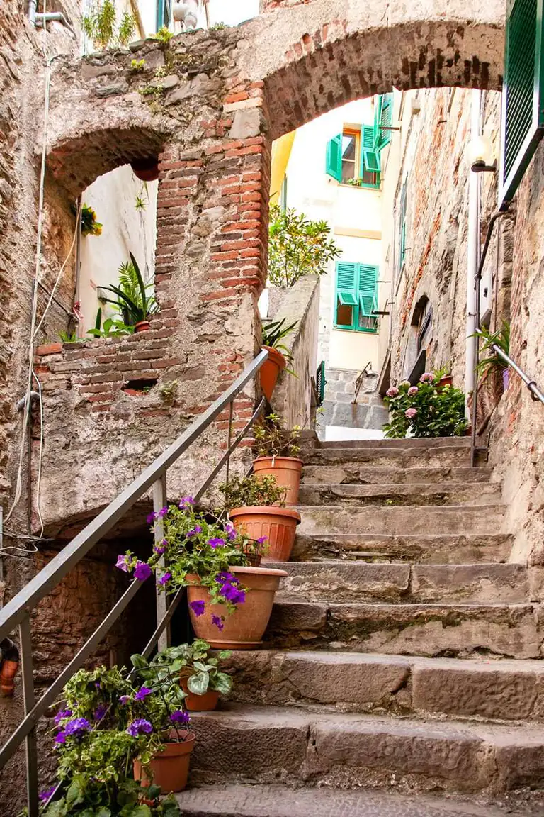 Alleys and steps in Corniglia's historic centre