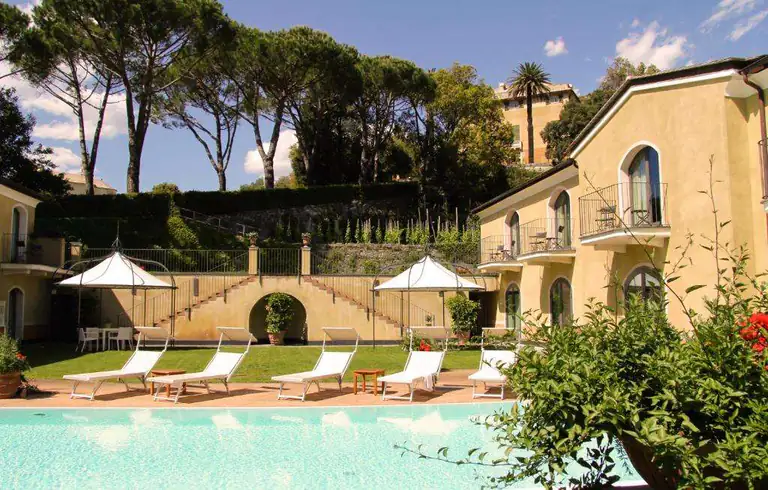 Piscina e giardino dell'Hotel Villa Agnese a Sestri Levante