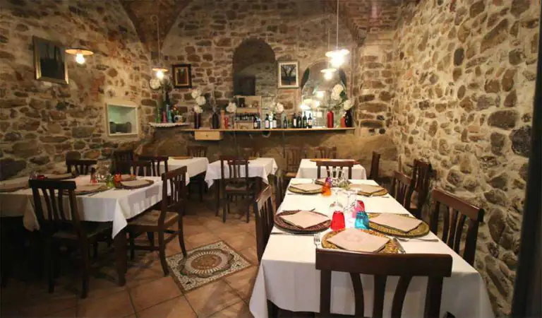 Salle en pierre du restaurant A Scibretta à Bordighera