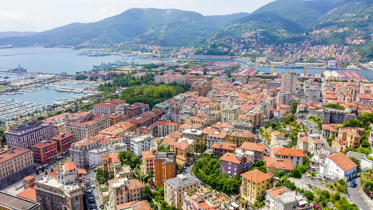 Vista aerea della Spezia e del golfo