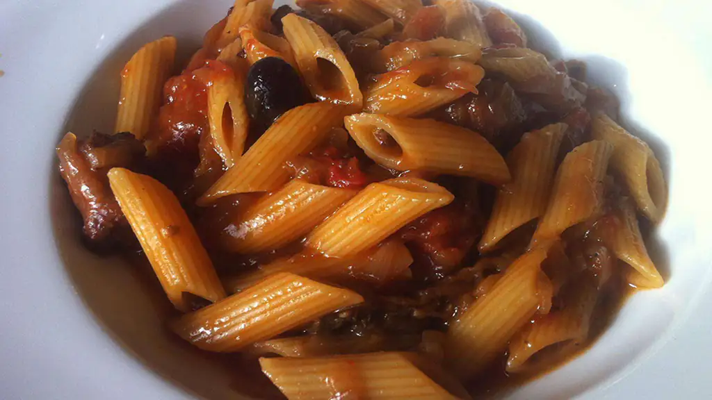 Piatto di pasta al sugo di un ristorante di Apricale
