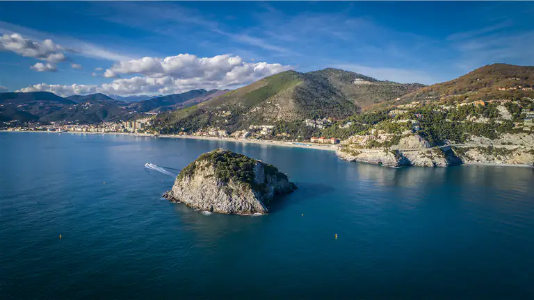 Isola di Bergeggi nell'Area Marina Protetta