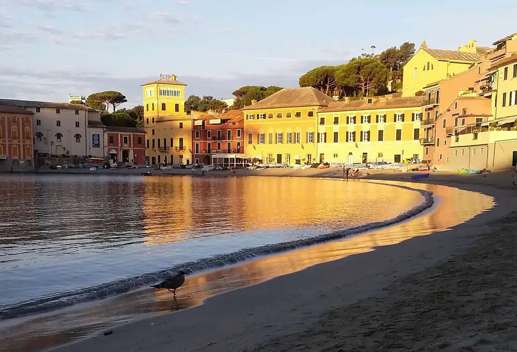 Strand der Baia del Silenzio in Sestri Levante