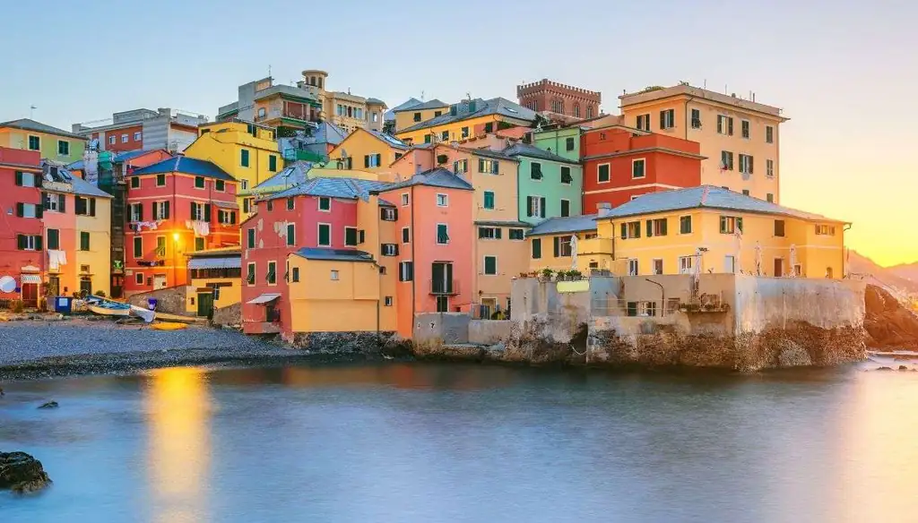 Case colorate di Boccadasse al tramonto