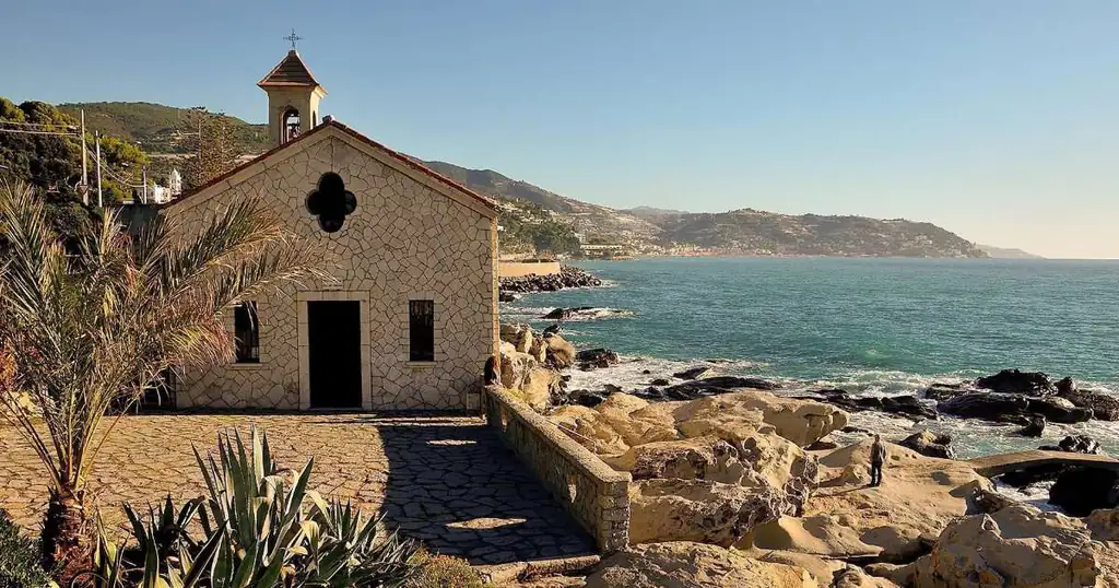 Chiesa di Sant'Ampelio sulla scogliera di Bordighera